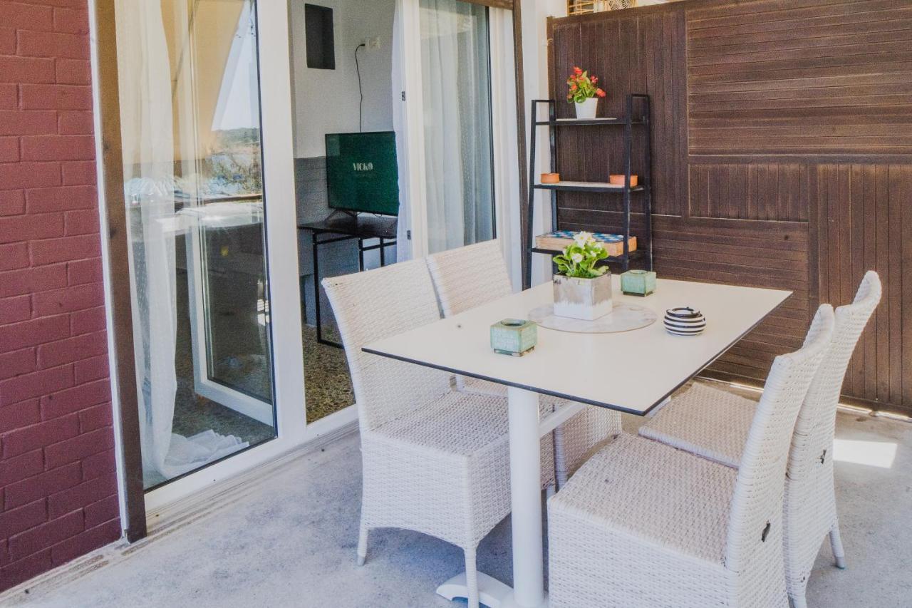 Green Apartment Ground Floor Feel Like Home Properties Saronida Extérieur photo