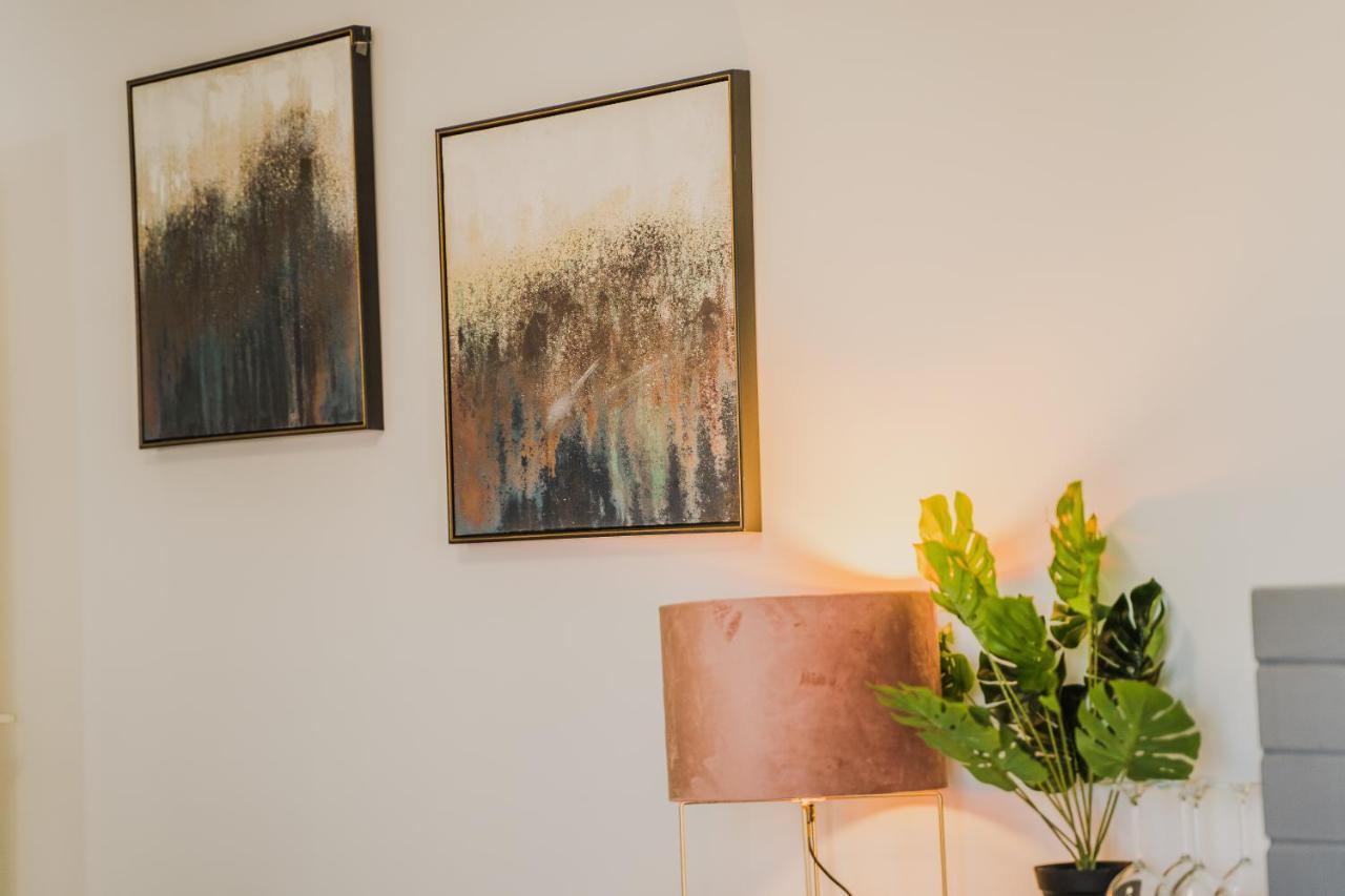 Green Apartment Ground Floor Feel Like Home Properties Saronida Extérieur photo