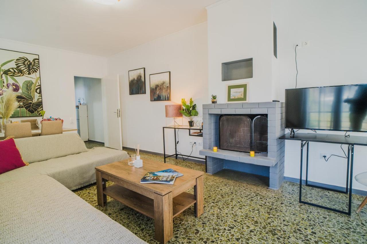 Green Apartment Ground Floor Feel Like Home Properties Saronida Extérieur photo