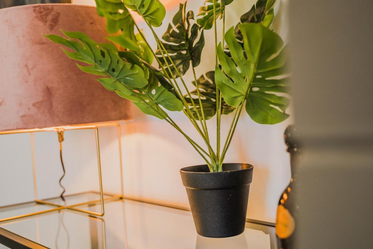 Green Apartment Ground Floor Feel Like Home Properties Saronida Extérieur photo