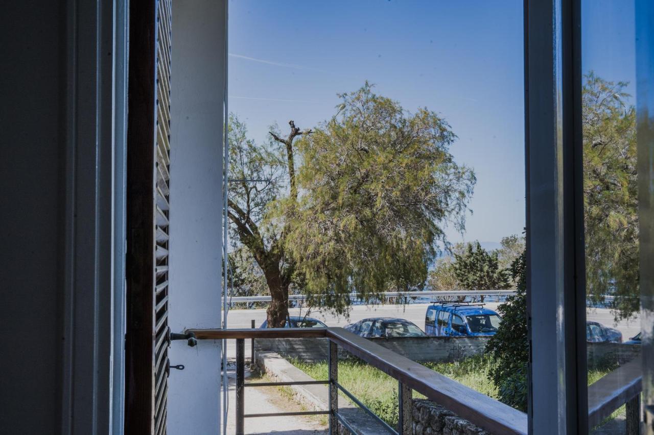 Green Apartment Ground Floor Feel Like Home Properties Saronida Extérieur photo